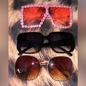 Stylish Black and Gold Sunglasses Set